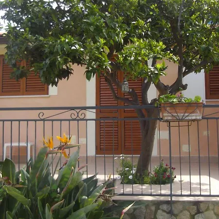 Apartman Con Stanza Singola E Giardino