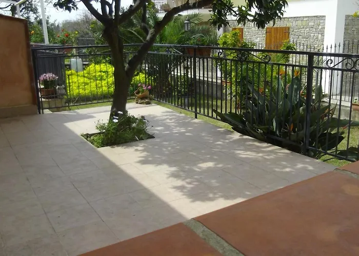 Con Stanza Singola E Giardino Apartamento