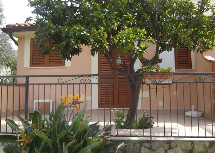 Apartamento Con Stanza Singola E Giardino